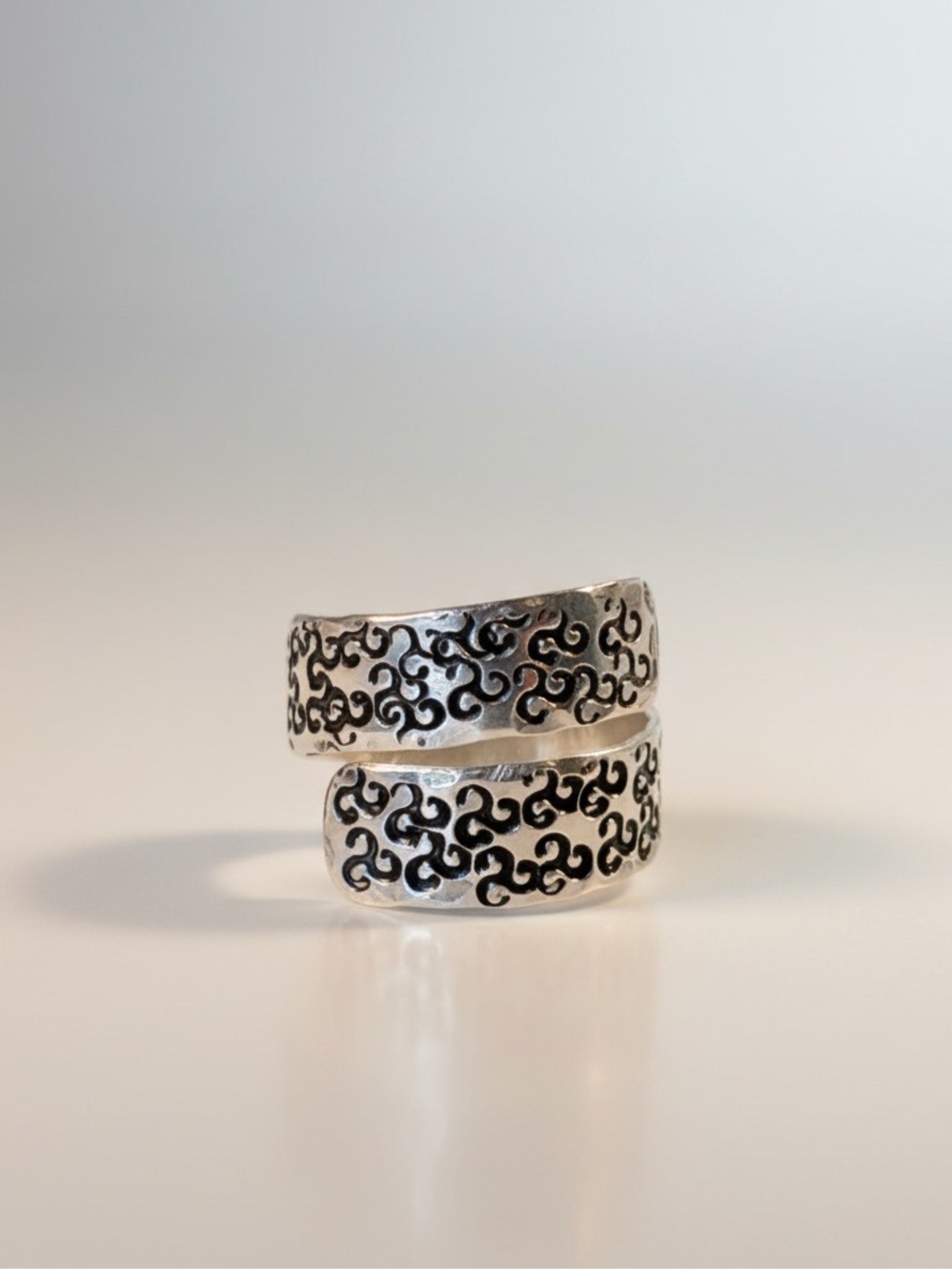 Handmade stamped  7.5/8 silver hypoallergenic adjustable Celtic knot wrap ring‎
